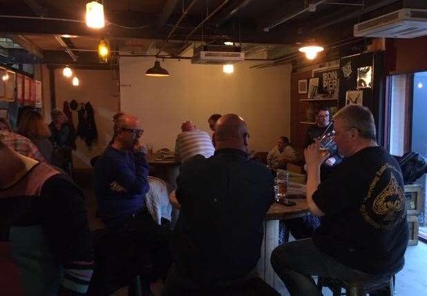 Warm, functional and friendly – that’s both the people who drink there, and the bar area at Iron Pier